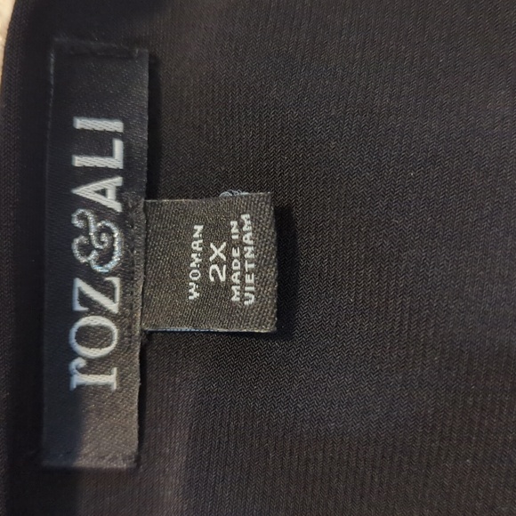 Roz & Ali 2X Black White Top Blouse Lined Abstract floral Design - Picture 8 of 10